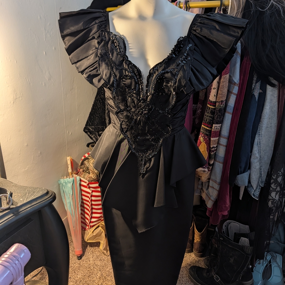 Elegant Black Evening Dress